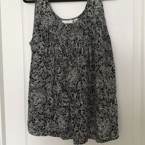 AVENUE Size 18/20 Black and White top